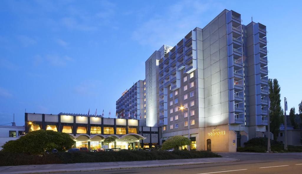 Hotel 4